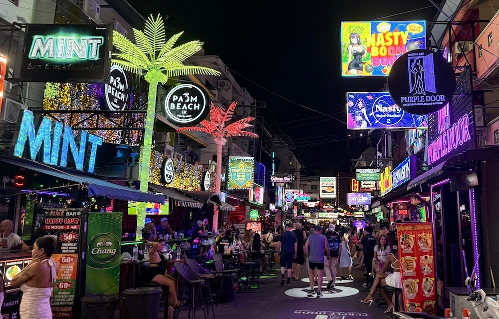 LK Metro Nightlife Bars & Go Go Clubs - Pattaya - Thailand