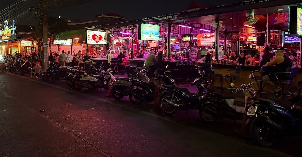Beer Bars on Soi Diana - Pattaya Nightlife - Thailand