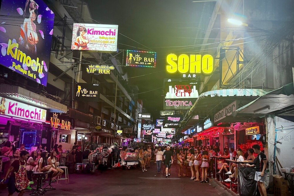 Soi 6 at night - Pattaya Nightlife